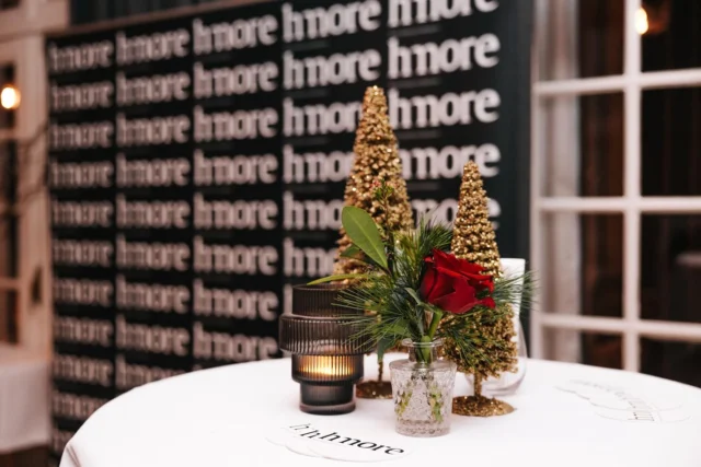 Lancering Magazine HMore 🎄

Afgelopen maandag organiseerden wij een prachtig  evenement voor de lancering van HMore Magazine op het sfeervolle @landgoed_groenendaal De locatie was volledig in kerstsfeer gehuld, wat samen met een borrel, een verfijnd 4-gangendiner en topentertainment zorgde voor een geslaagde avond! 

Heb jij ook een evenement in gedachten, maar ontbreekt het je aan tijd of inspiratie? Mies helpt je graag verder! 

💌 info@miesevents.nl
📞 +31 6 21 89 93 38
💻 www.miesevents.nl

#businessevent #event #evenement #eventplanner #eventplanning #kerst #kerstsfeer #lancering #zakelijk #borrel #diner #entertainment #zangeres #pianist #miesevents